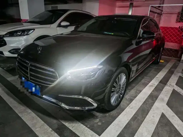 Фотография автомобиля — Mercedes-Benz E-Class