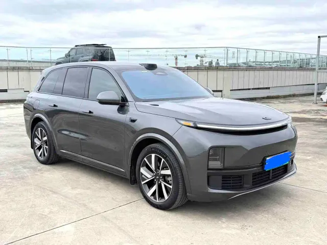 Li Auto L8 — Фото автомобиля 3