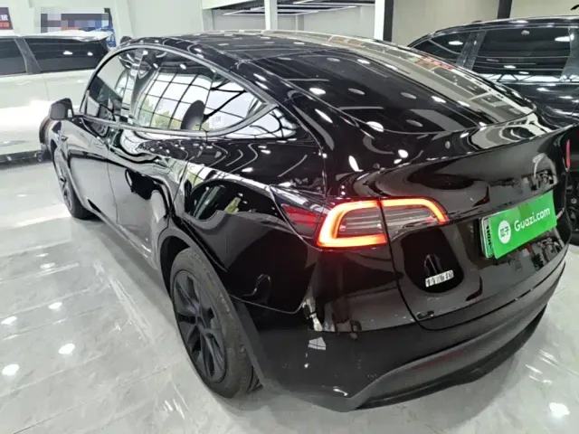Tesla Model Y — Фото автомобиля 4