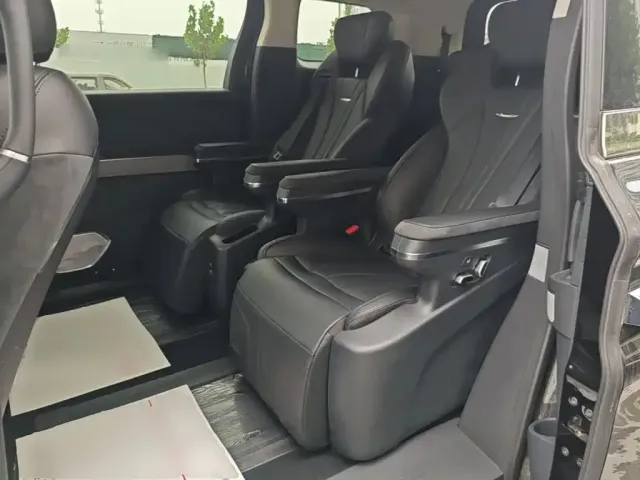 Hongqi Hongqi HQ9 PHEV 2024 Model 2.0T AWD Business Edition — Фото автомобиля 16