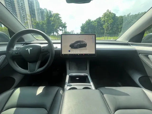 Tesla Model Y — Фото автомобиля 6