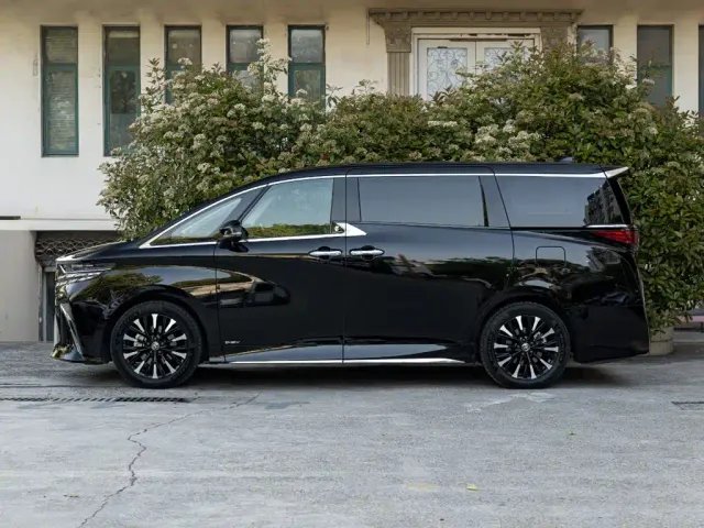 Toyota Alphard — Фото автомобиля 7