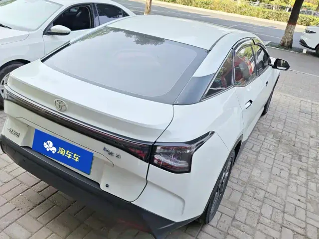 Toyota bZ3 — Фото автомобиля 3