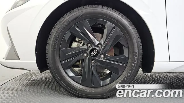 Hyundai Avante CN7 — Фото автомобиля 5