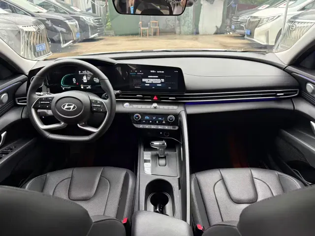 Hyundai Elantra — Фото автомобиля 6