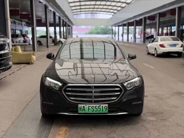 Mercedes-Benz E-Class — Фото автомобиля 2