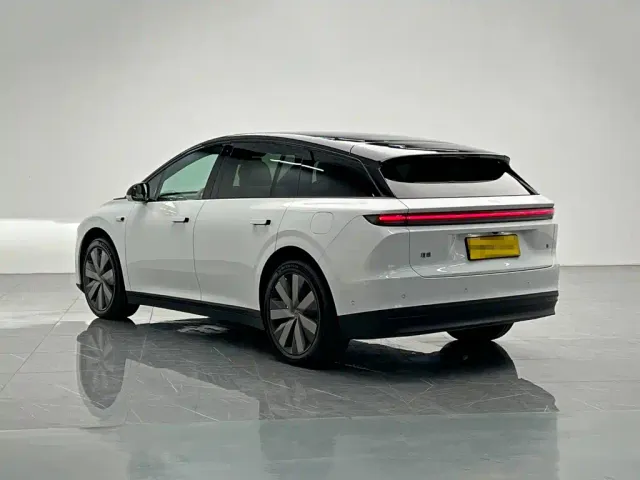 Li Auto i6 — Фото автомобиля 4