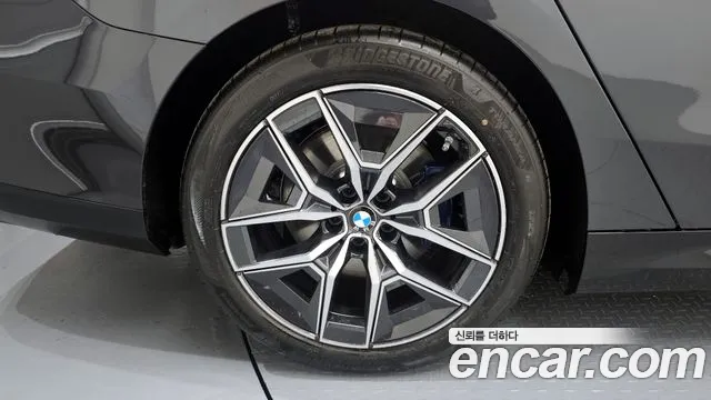 BMW i5 — Фото автомобиля 5