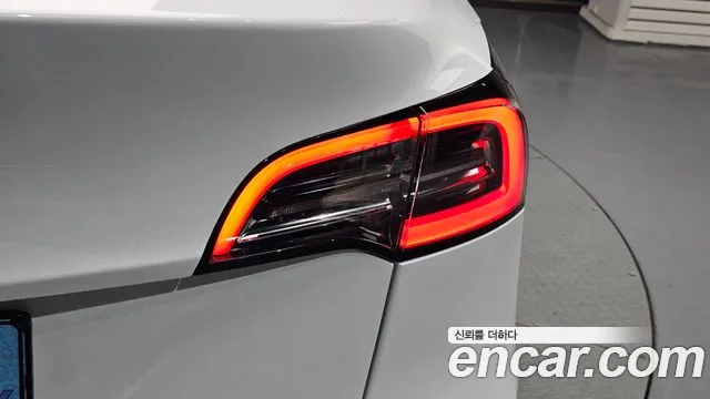 Tesla Model Y — Фото автомобиля 22