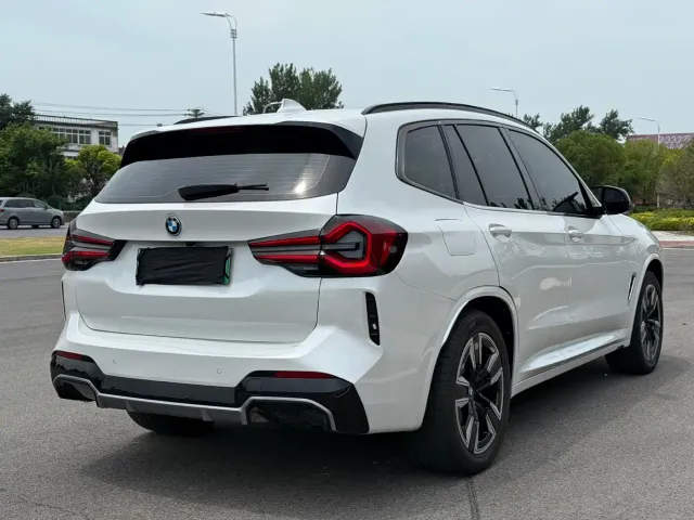 BMW iX3 — Фото автомобиля 8