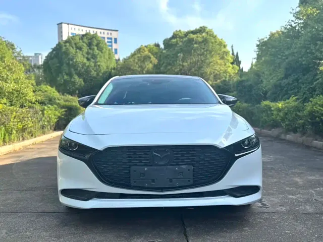Mazda Axela — Фото автомобиля 3