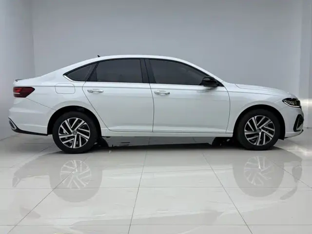 Volkswagen Lavida — Фото автомобиля 9
