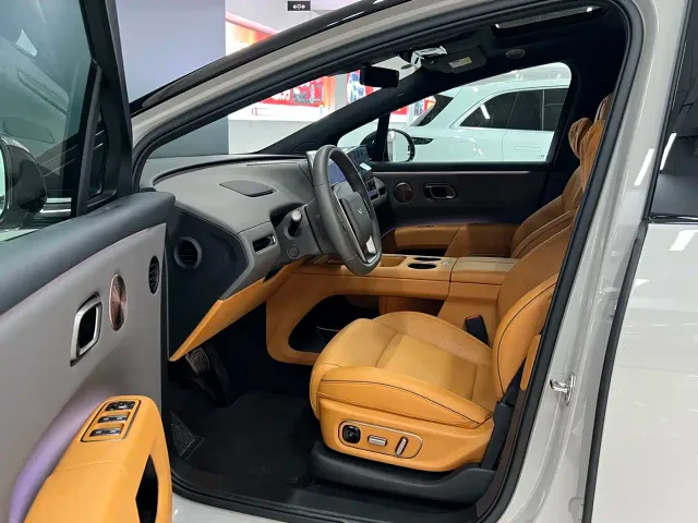 Li Auto i8 — Фото автомобиля 7