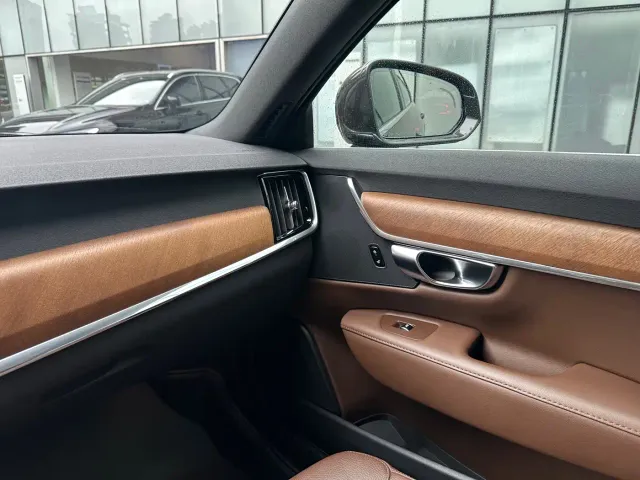 Volvo S90 — Фото автомобиля 11