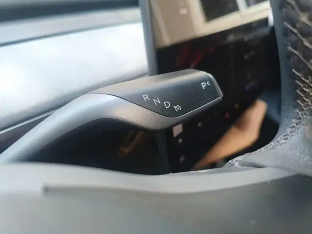 Tesla Model Y — Фото автомобиля 13