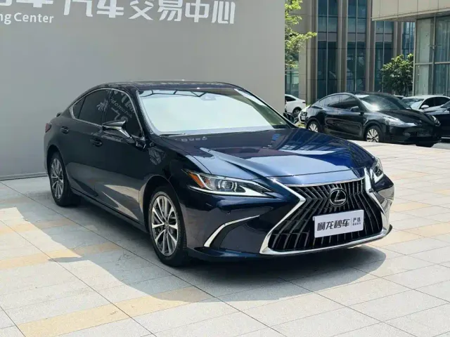 Lexus ES — Фото автомобиля 3