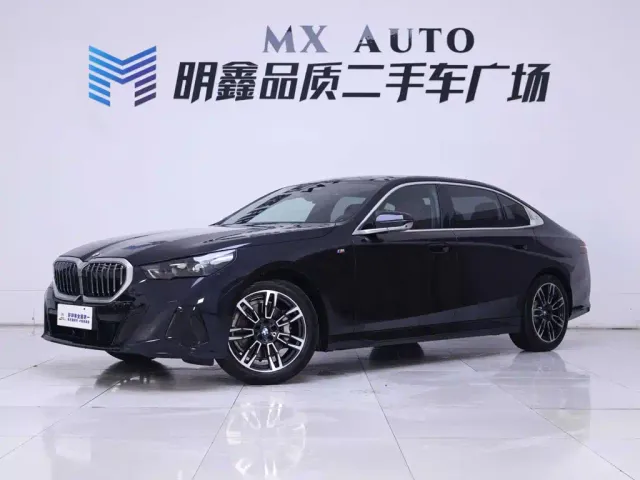 BMW 5 Series — Фото автомобиля 2