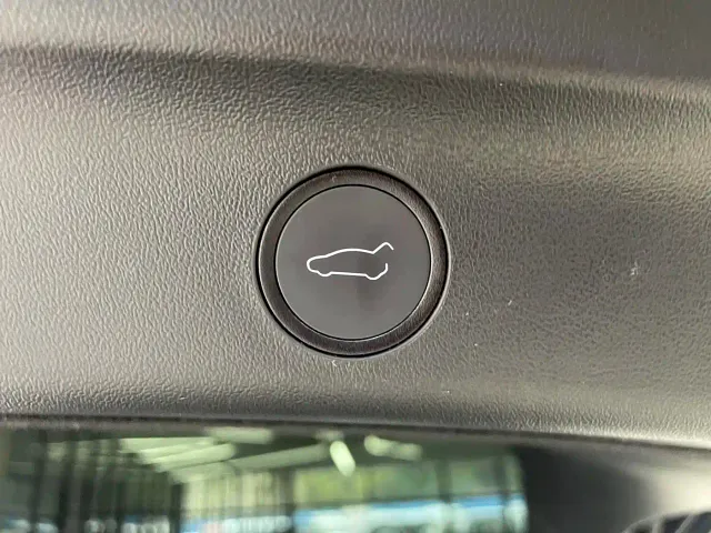 Tesla Model Y — Фото автомобиля 21