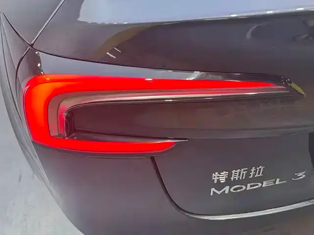Tesla Model 3 — Фото автомобиля 14
