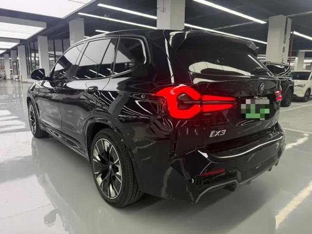 BMW iX3 — Фото автомобиля 16