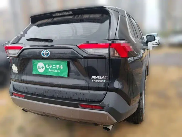 Toyota RAV4 — Фото автомобиля 3