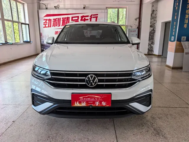 Volkswagen Tiguan L — Фото автомобиля 2