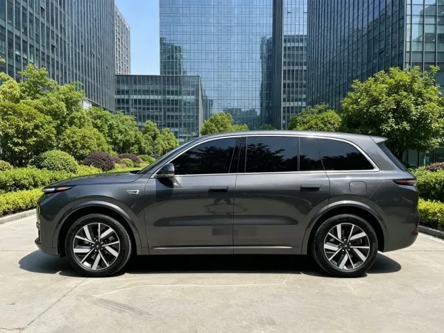 Li Auto L8 — Фото автомобиля 12