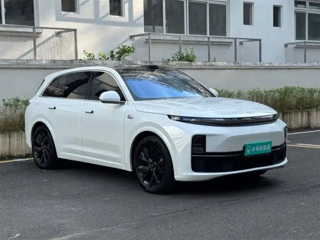Li Auto L7 — Фото автомобиля 13