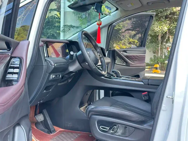 GAC Trumpchi M8 — Фото автомобиля 6