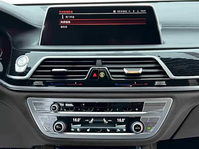 BMW 7 Series — Фото автомобиля 16