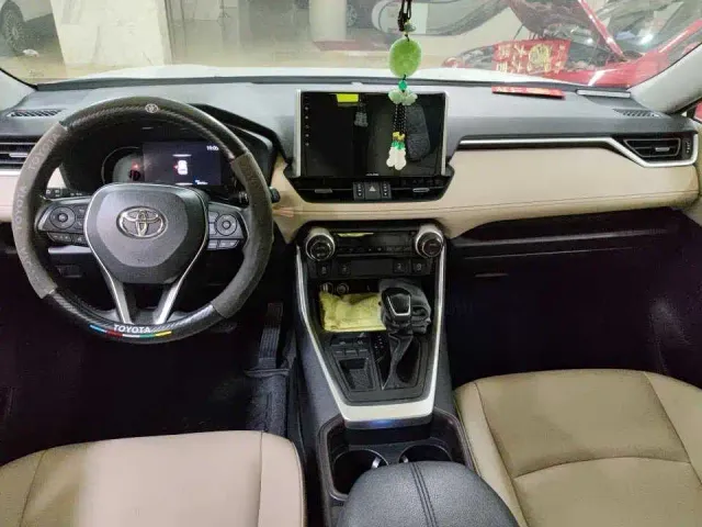 Toyota RAV4 — Фото автомобиля 4