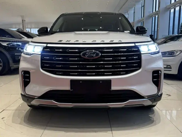 Ford Explorer — Фото автомобиля 7