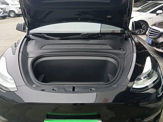 Tesla Model Y — Фото автомобиля 19