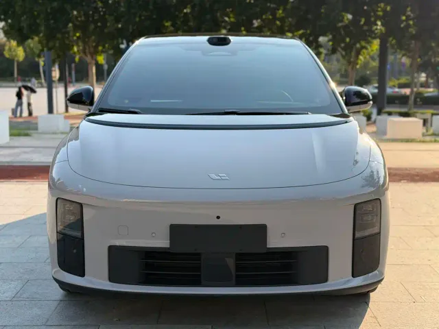 Li Auto i6 — Фото автомобиля 3