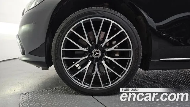 Mercedes-Benz S-Class — Фото автомобиля 3