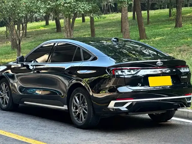 Ford Mondeo — Фото автомобиля 3