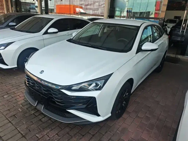 Фотография автомобиля — Dongfeng Yixuan