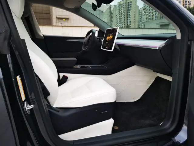 Tesla Model Y — Фото автомобиля 6