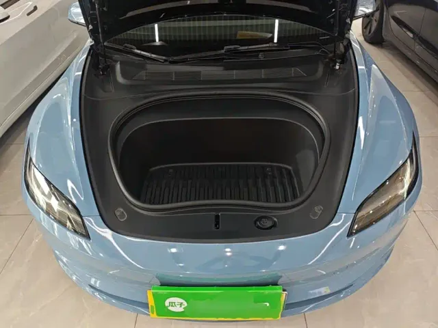 Tesla Model 3 — Фото автомобиля 19