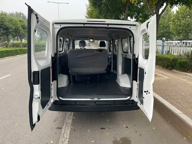 Wuling Yangguang — Фото автомобиля 7