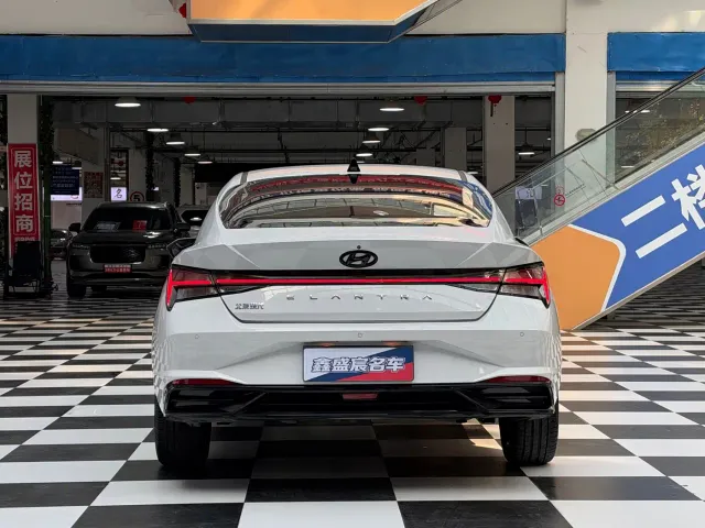 Hyundai Elantra — Фото автомобиля 19