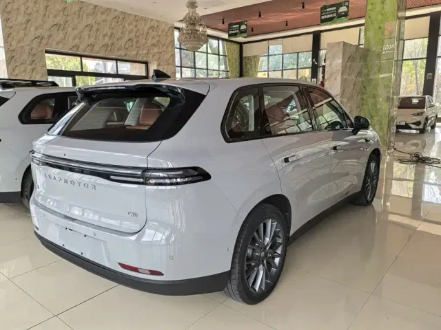 Leapmotor C10 — Фото автомобиля 6