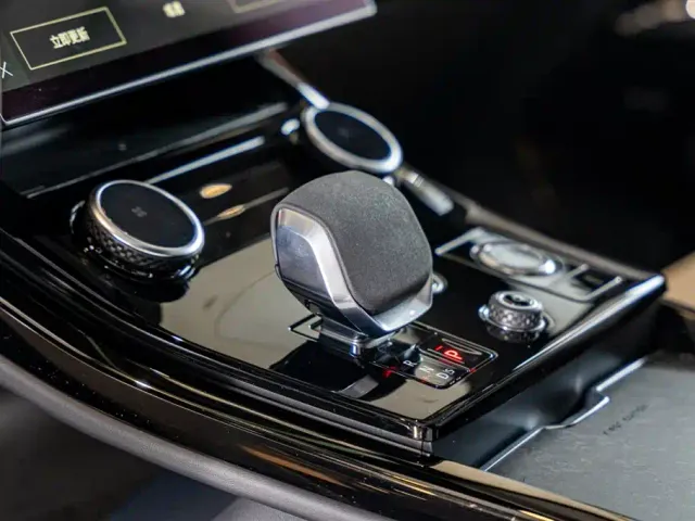 Land Rover Range Rover Sport — Фото автомобиля 15