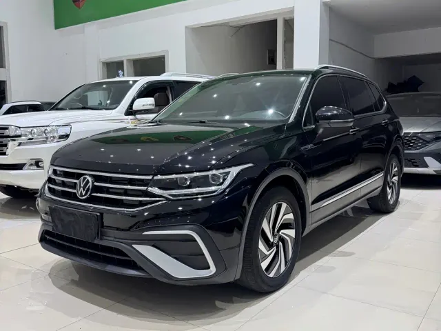 Фотография автомобиля — Volkswagen Tiguan L