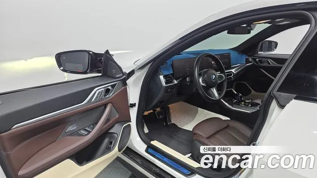 BMW i4 — Фото автомобиля 15
