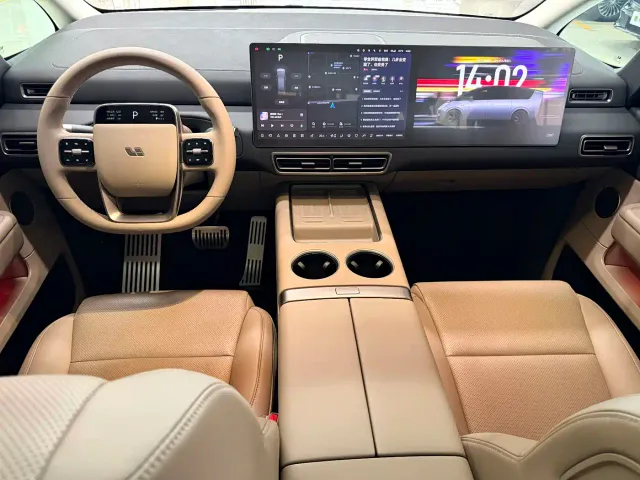 Li Auto MEGA — Фото автомобиля 6