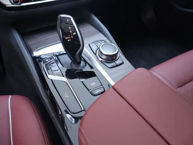 BMW 5 Series — Фото автомобиля 12