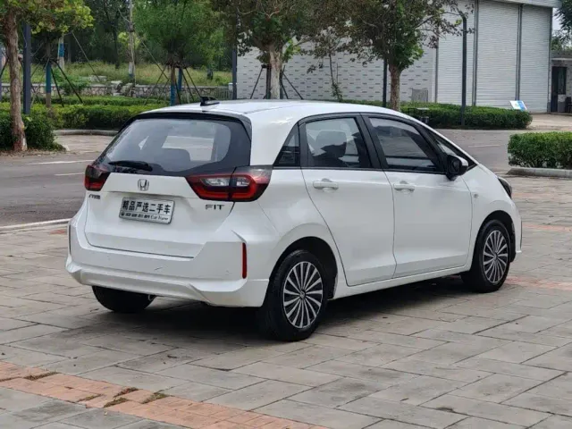 Honda Fit — Фото автомобиля 4