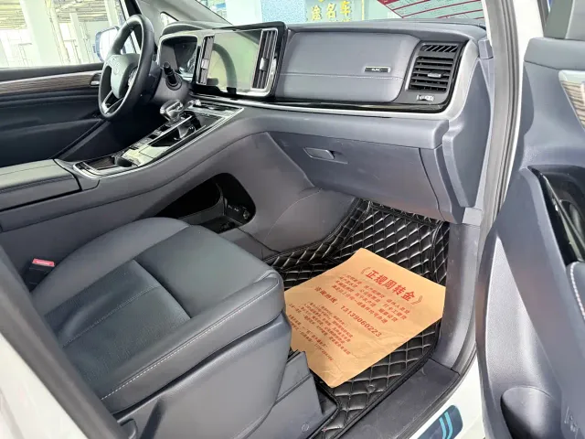 GAC Trumpchi M8 — Фото автомобиля 20