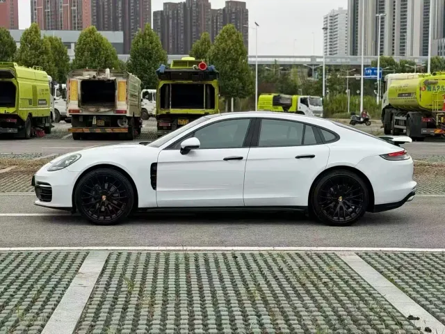 Porsche Panamera — Фото автомобиля 3